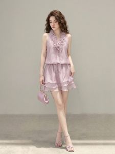 Elegant Waist-Cinching Sleeveless Dress with Lace Trim Purple