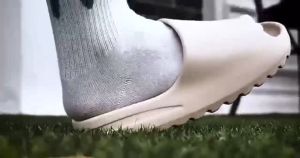 รองเท้าแฟชั่น รองเท้านุ่มนิ่มใส่สบาย 4 สี ระบายอากาศได้ดี กันลื่นทนต่อการสึกหรอ