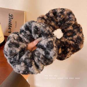 ยางรัดผมทรงสัตว์ดาวน์ยืดหยุ่นสูงสไตล์ย้อนยุคฤดูใบไม้ร่วง/ฤดูหนาวสำหรับผู้หญิง รัดผมลายเสือดาว เครื่องประดับผมที่หรูหราและมีสไตล์