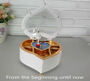 กล่องดนตรีในกล่องหัวใจบัลเลต์ เครื่องไขลาน Sankyo มีตุ๊กตาเต้นบัลเลต์ (ถ้าเลือกแบบใส่รูป ร้านปริ้นรูปใส่ให้เลยค่ะ)