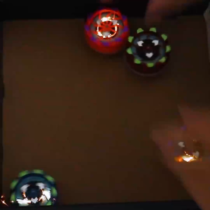 烟花陀螺会发光旋转爆旋陀螺玩具儿童The firework gyroscope will glow and spin making it a toy for children