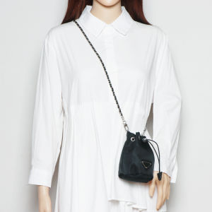 Mini Nylon Chain Bag Womens Summer 2023 Fashionable Bucket Bag Style Casual Leisure Handbag Soft Synthetic Leather Interior