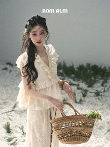 SHAOYEYAN | Áo Blouse Vòng Cổ V Viền Tai Pháp