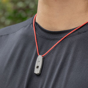 พู่เสียงสูงแบบพกพาพร้อมสายรัดสำหรับการดำรงชีพในธรรมชาติ ไททาเนียมบริสุทธิ์ เรือใบส่งเสียงสูง วัสดุอะลูมิเนียมอัลลอยด์