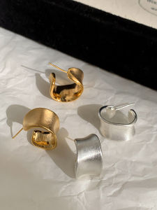 Fashion Niche Design Twisted C Font Irregular Earrings Metal Brushed Fancy Frosty Style Stud Earrings Women