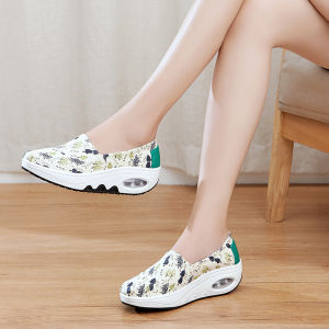 Minnaka Womens Canvas Shoes Thick Bottom Slip-On Casual Loafers Platform Lazy Womens Footwear Korean Style round Toe