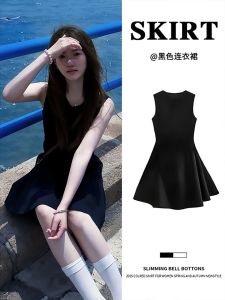 ชุดเดรสสั้นแขนกุดสีดำ ทรงเอเข้ารูป สำหรับผู้หญิง ฤดูร้อน 2025 ชุดเดรสสั้นสีดำ ทรงเข้ารูป เอวสูง แขนกุด คอตั้ง