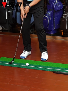 🧑‍🦯พร้อมระบบคืนลูกอัตโนมัติ🧑‍🦯3M พรมซ้อมพัตต์ พรมสําหรับฝึกตีกอล์ฟ แบบพกพา ที่ฝึกพัตกอล์ฟ พรมซ้อม ขนาด ทำความสะอาดง่ายพกพาได้ มีรางคืนลูกกอล์ฟ สำหรับฝึกซ้อมพัตภายในบ้าน