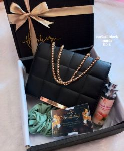 HADIAH CEWEK ULANG TAHUN/GIFT BOX CEWEK ULANG TAHUN/HAMPERS CEWEK ULANG TAHUN/WISUDAH/ANNYVERSARI/PERNIKAHAN/WEDDING