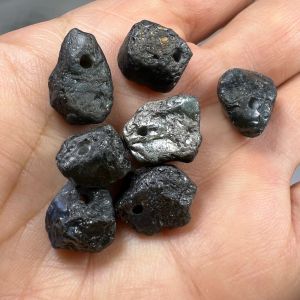 105-MỘT VIÊN ĐÁ SAPHIA PHAN THIẾT THÔ ( THIÊN NHIÊN ) ĐÃ KHOANG LỖ