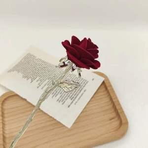 Trâm cài tóc hoa hồng to thân thẳng và cong trâm búi tóc bằng kim loại hoa đỏ và xanh phong cách retro cổ trang