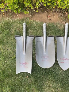 【จัดส่งฟรี】เสียมขุดดิน พลั่วขุดดิน เหล็กแมงกานีส(ไม่มีด้าม)เครื่องมือการเกษตร เครื่องขุดดิน ที่พรวนดินแบบใช้แรงขาเสริมดันพลั่วลงดิน