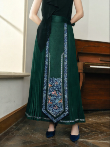 Embroidered Modified Horse Face Skirt