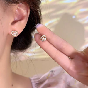 ต่างหูเงินแท้สีทอง DoRa ดีไซน์เก๋ไก๋ไม่ซ้ำใคร เครื่องประดับแฟชั่นสำหรับผู้หญิง เครื่องประดับหูระดับไฮเอนด์ที่สวยงาม