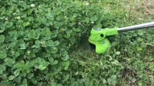 เครื่องตัดหญ้า 4 จังหวะ 12V/6000mAh/1.2กก ประสิทธิภาพตัดสูง ยกรวมการกำจังวัชพืชและการตัดสูงคืนพื้นที่รกร้าง