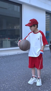 ชุดเด็กผู้ชายเท่ๆ ชุดสปอร์ต หลวม แฟชั่นเวอร์ชั่นเกาหลี กระเป๋าหลาย รุ่นสั้น ใหม่สําหรับปี 2025 【จัดส่งภายใน 24 ชั่วโมง】