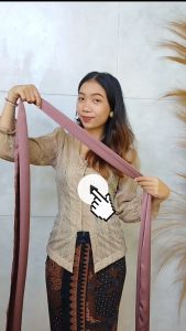 Selendang Cradenza Silky Silk & Ikat Pinggang Kebaya Bali