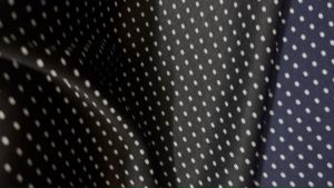 ผ้าซาร่าญี่ปุ่น ผ้าโรเชฟ ลายจุด สีดำ สีกรม ตัดชุดสูท ชุดทำงาน ผ้านอก หน้ากว้าง 58-60 นิ้ว