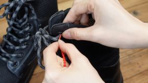 100pcs Plastic Tamper Seals - Pull Tight Security Seals - Disposable Self-Locking Tags - Single Use - Adjustable Locking Length - Anti-Theft and Anti-Tampering