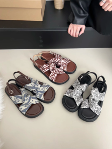 YOTO Womens Crisscross Strap Open-Toe Slides for Summer Vintage Print Flat Sandals