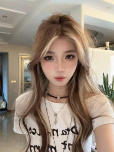 Retro American White Letter Shoulder T-Shirt Womens Summer Slimming Asymmetrical High-End Shoulder Exposure Trendy Top