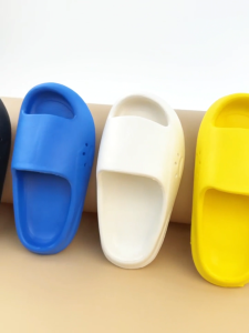 【พร้อมส่งจากกรุงเทพ】🚀รองเท้าแตะเด็ก ยางนุ่มล้วน สีสวย ใส่สบาย กันลื่น วัย 3-12 ขวบ