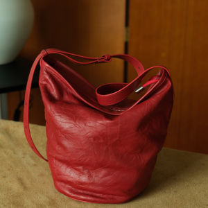 Ezro Leather Bucket Bag Womens Crossbody Handbag Soft Tote Bag with Texture And Folds Top Layer Cowhide Genuine Leather