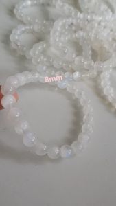 ☘️🌺🍀Vòng tay nữ moon trắng ánh xanh tự nhiên size hạt 8mm mới đẹp hợp nữ mệnh kim mệnh thuỷ đeo đẹp may mắn tốt sức khỏe công việc có 499k / 1 chiếc ạ