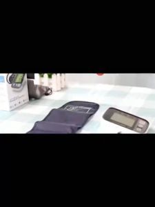 🔥รับประกัน 5 ปี🔥เครื่องวัดความดัน เสียงภาษาไทย มีการรับประกัน ใช้งานง่ายหน้าจอใหญ่ จอใหญ่HD มีไฟมองเห็นชัดเจน ชาร์จUSB พกพา เครื่องวัดความดันโลหิต ต้นแขน ที่วัดความดัน วัดความดันโลหิตและชีพจรได้อย่างแม่นย ความดันโลหิต อัตราการเต้นของหัวใจ พร้อมส่ง