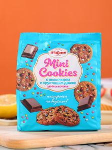 คุกกี้นําเข้าจากรัสเซียพร้อมถั่วและช็อกโกแลตไส้อาหารเช้าของว่างกรอบ เหมาะสําหรับการพักผ่อนและดูทีวี