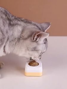 Soft Zoo High Ball Relieve Stress Catnip Cat Mint / Rotating Cat Mint Ball Cat Treats 50G