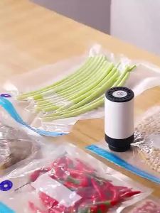 Electric Vacuum Sealer Pump Portable Handheld Vacuum Pump USB Rechargeable Mini Vacuum Sealing Machine with Food Vacuum Bags