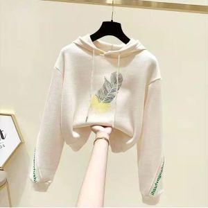 เสื้อสเวตเตอร์เอวสูงบุขนกำมะหยี่หนาพิเศษแบบสั้นสำหรับผู้หญิงแบบใหม่ฤดูใบไม้ผลิและฤดูใบไม้ร่วงปี2023เสื้อมีฮู้ดทรงหลวมสไตล์เกาหลีสำหรับคนตัวเล็กสวย