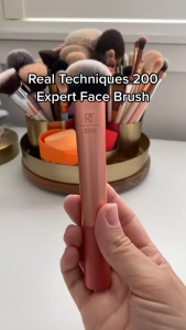 Real Techniques 200 Expert Face Brush | Foundation Concealer Cream Blush On