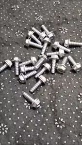 Baut Body Chrome Motor Yamaha 2 Kunci: Suku Cadang Universal Berkualitas