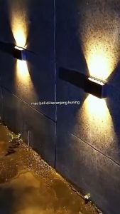 TaffLED Lampu Dinding Tempel Tembok Tiang Keren Tenaga Surya Tahan Air Solar Outdoor waterproof Klasik Led 2 Arah Minimalis Ruang tamu Cafe Modern IP65 600mAh Warm White Taman super Terang