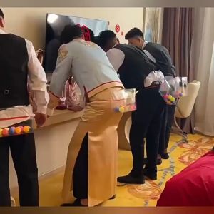 wedding game props – Shake the ping pong ball / 婚礼用品接亲游戏拦门道具- 抖甩乒乓球