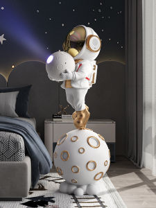 Large Holding Lamp Astronaut Decoration Living Room TV Cabinet Floor Lamp Spaceman Accessible Luxury Decoration Housewarming Gift
