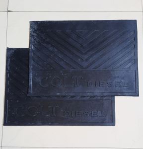 Karpet Roda penahan lumpur untuk mobil Colt Diesel Depan karet ( 1 set = 2 lembar)