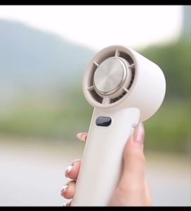 พัดลมไอเย็นมือถือ Cold compress Handheld FAN รุ่น K39 พัดลมพกพาปรับแรงลมได้100ระดับ พร้อมส่ง [สีขาว - สีม่วง]