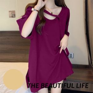 QDshop ปังมาก เสื้อผ้าแฟชั่น คุณผู้หญิง ดีไซน์เรียบแต่เพิ่มลูกเล่นด้วยสายคาดจากไหล่ผ่านคอและยาวมาถึงชาย มี5สีให้เลือกกันเลย