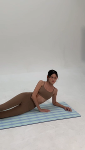 And Jolene เสื่อโยคะ เสื่อพิลาทีส เสื่อออกกำลังกาย 5mm | พื้นผิว Suede นุ่มพิเศษ | กันลื่น รองรับแรงกระแทก | สีฟ้า Free strap