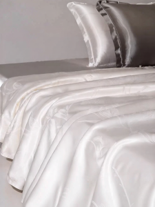 SILKUEEN | 100 Percent Silk Double Bed Quilt for All Seasons