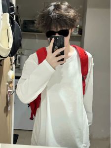 White Long Sleeve T-shirts & Heavy Weight Pullover Sweatshirts: A Guide to Autumn Fashion