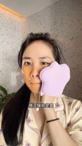 Găng tay rửa mặt tạo bọt hình móng mèo chất mềm mịn ôm tay dễ dùng làm sạch sâu cho da nhạy cảm - Beautify 4U