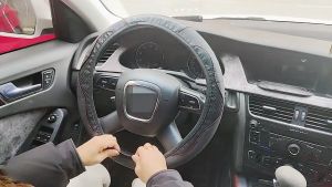Car steering wheel cover leather quality no odor and non-slip suitable for Toyota Honda Mitsubishi Hyundai Isuzu Ford Nissan and other models