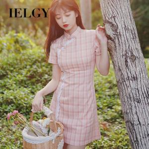 IELGY ชุดเดรสผู้หญิงลายสก๊อตสีชมพูกี่เพ้าทุกวันหวานรุ่นสั้นปรับปรุง