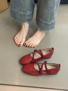 รองเท้าบัลเลต์ Mary Janes สไตล์ฝรั่งเศส หนังแกะ ส้นแบน สายรัดแบบไขว้ สีแดง รองเท้าผู้หญิง ทรงหัวมน พื้นยาง รองเท้าแฟชั่นสำหรับใส่ไปทำงาน
