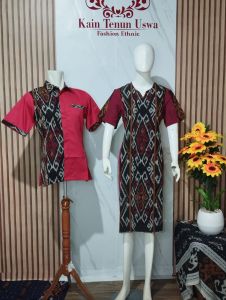 couple etnik warna marun
