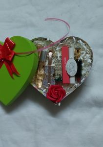 [HCM] Hộp Quà Tặng Hình Tim Cực Sang Làm Quà Tặng Bạn Gái Hoặc Người Thân 7 Món Gồm Son Kem NOVO+2 Chai Nước Hoa +Son Thỏi Linnsz+ Son Kem Gogo+Son Kem Maffick+Son kem Cây Đàn +Hoa Hồng .